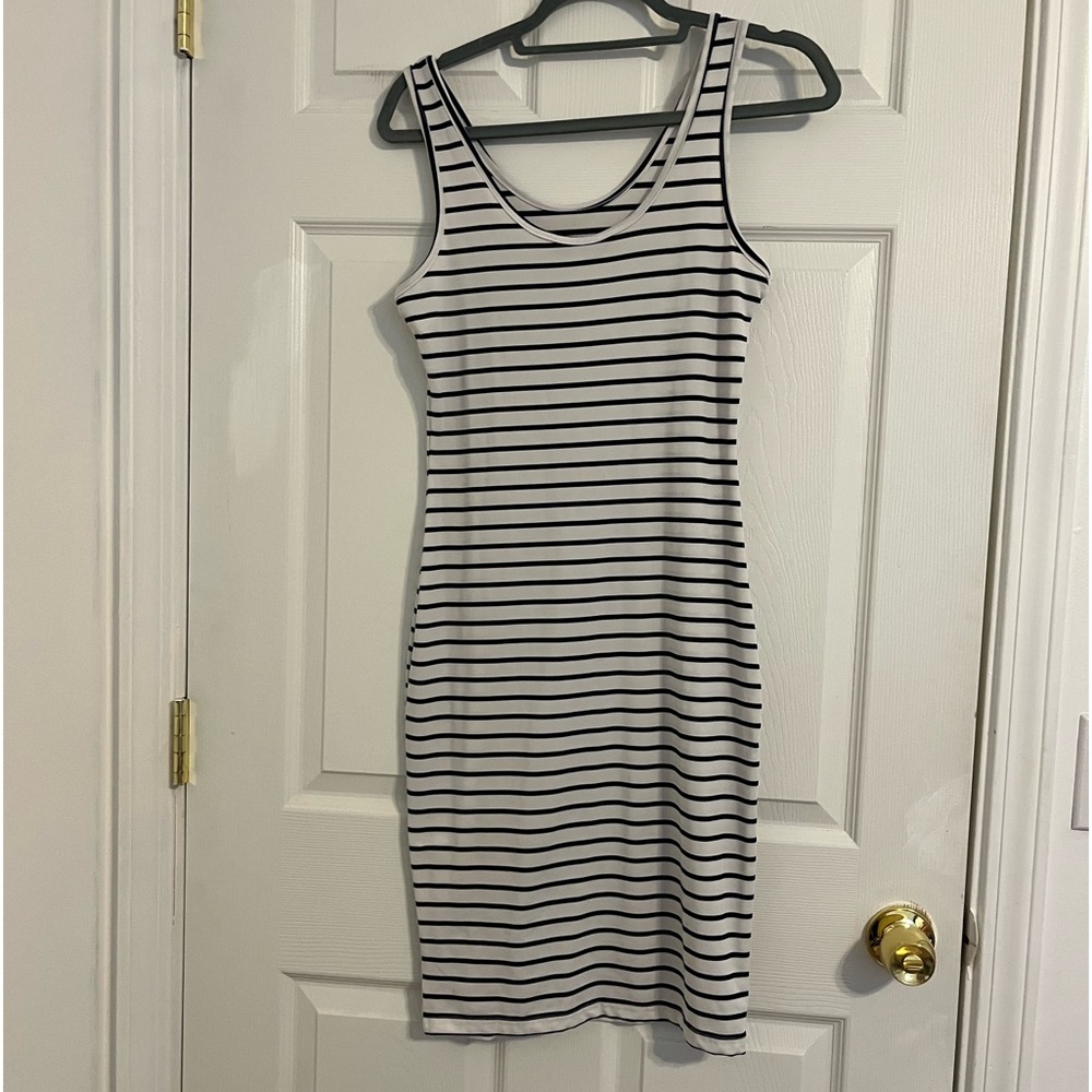 Sleeveless white and navy dress
